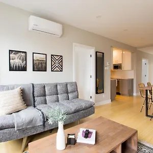 Trendy Little Italy 3 Bedroom By Den Montréal